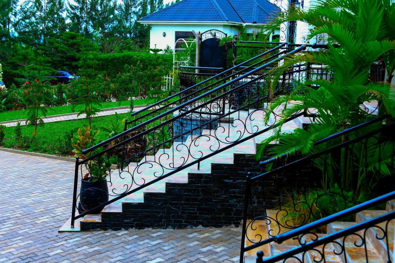 Home Bliss Hotel- Fort Portal Uganda エクステリア 写真